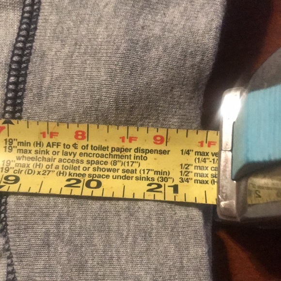 Woman’s Tommy Hilfiger Zip Up Sleeveless Hoodie - Picture 12 of 12